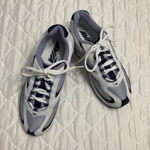 NEW * Avia Women's Walking Shoes